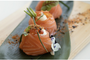 Salmon roll up 
