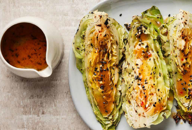Hispi cabbage met yuzu ponzu-boter
