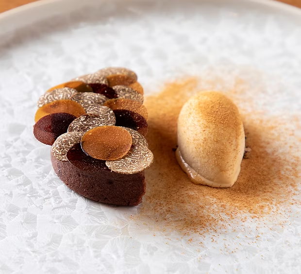 Chocoladetart met Leaf-Miso, Leaf-Soy Sauce en truffel